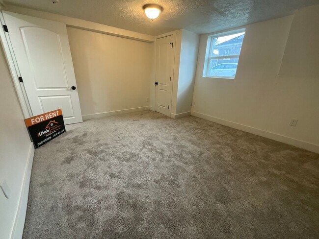 Building Photo - 859 Binford St