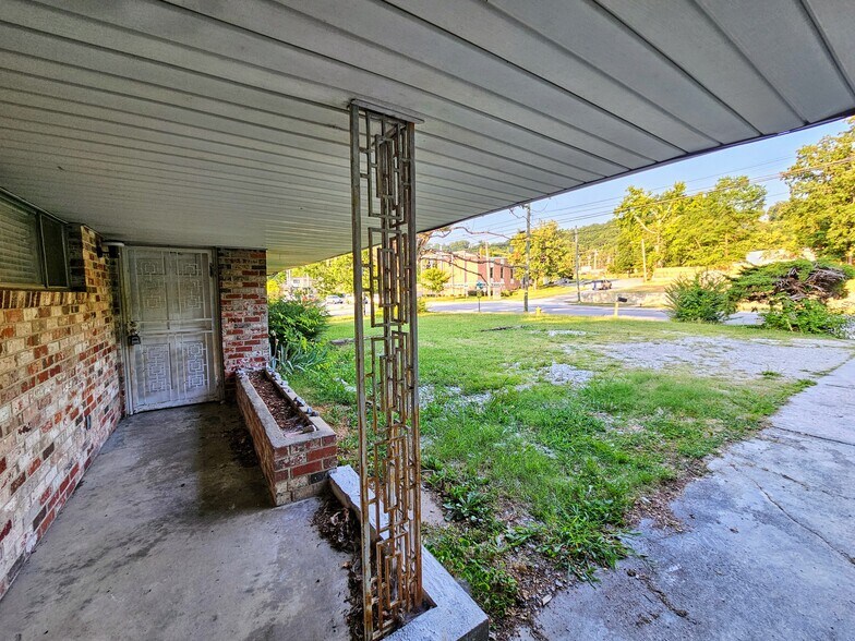 Building Photo - 359 Glenwood Dr