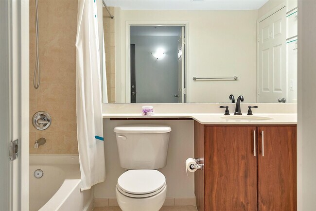 Building Photo - 2421 NE 65th St