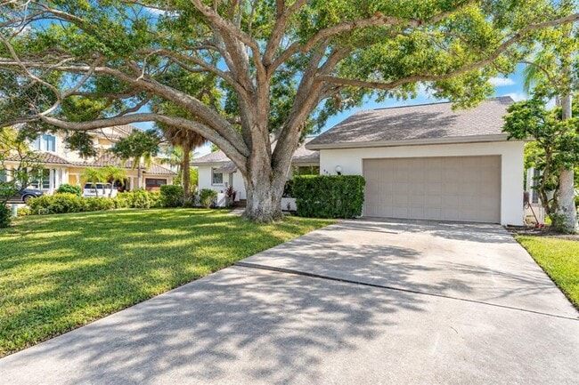 Building Photo - 630 Pinta Dr