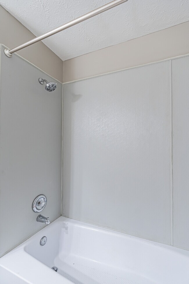 Building Photo - 13103 Lillian St