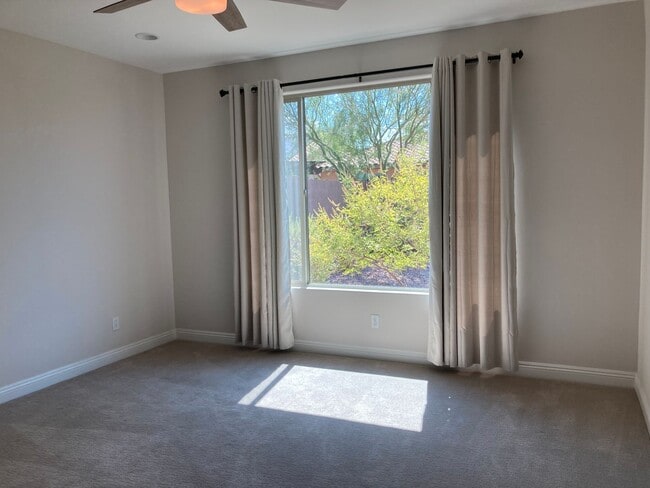 Building Photo - Dove Mountain Del Webb Beauty!