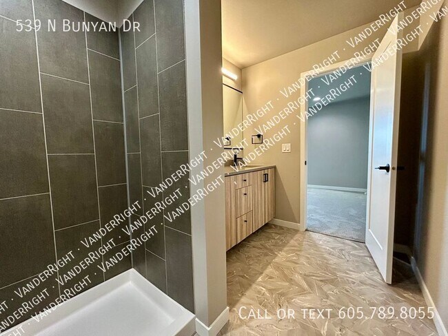 Building Photo - 539 BUNYAN Dr