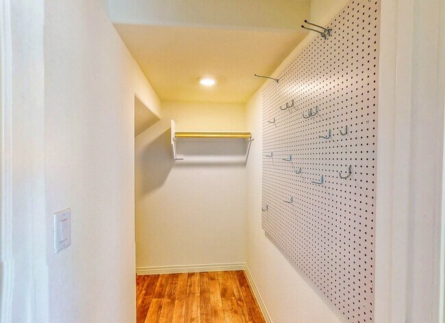 Building Photo - Cozy 2-story, 3BR 2BA townhome in a new community in North Las Vegas.