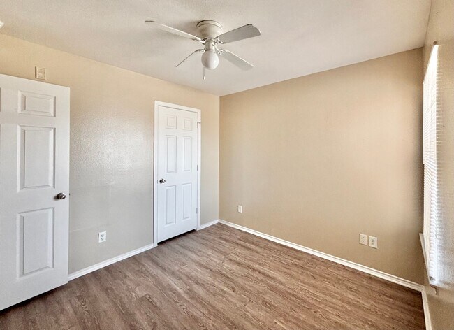 Building Photo - 10603 Mathom Landing