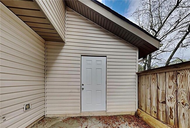 Building Photo - 8577 Parkside Dr