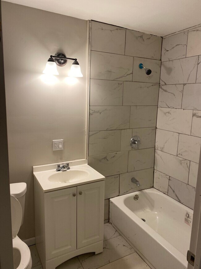 Building Photo - 152 S 10th St