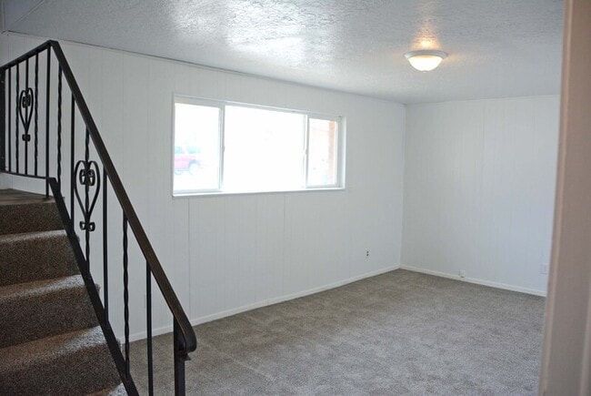 Building Photo - 1087 N 150 W