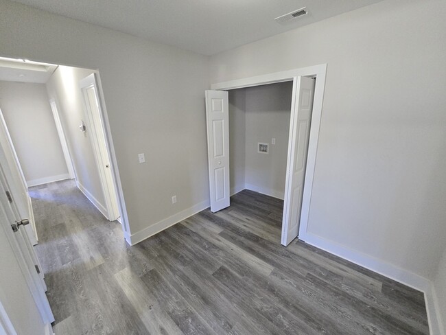 Building Photo - 9447 Peachtree St