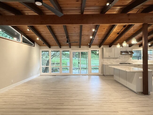 Building Photo - Lovely Single-Story Home in Corte Madera!