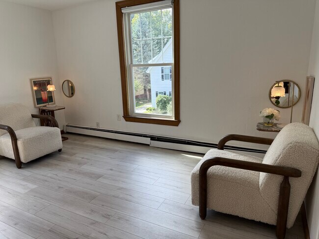 Building Photo - 41 Hollywood St