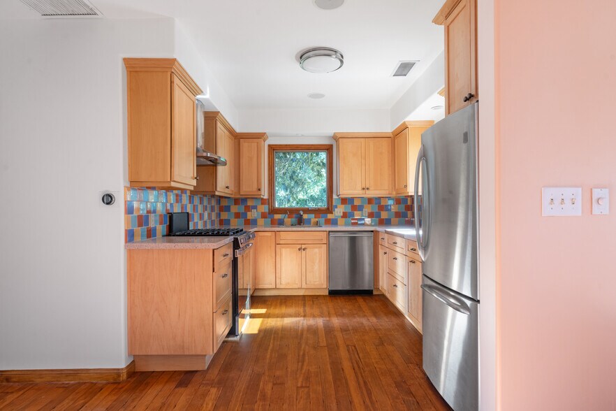 Building Photo - 3705 Fredonia Dr