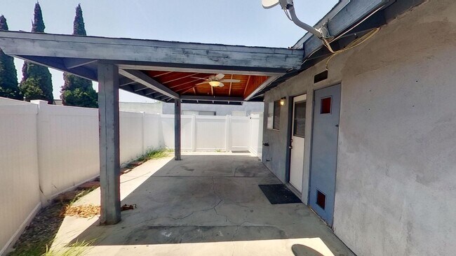 Building Photo - 121 Greentree Ln