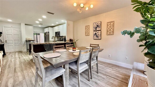 Building Photo - 9825 Costa Del Sol Blvd