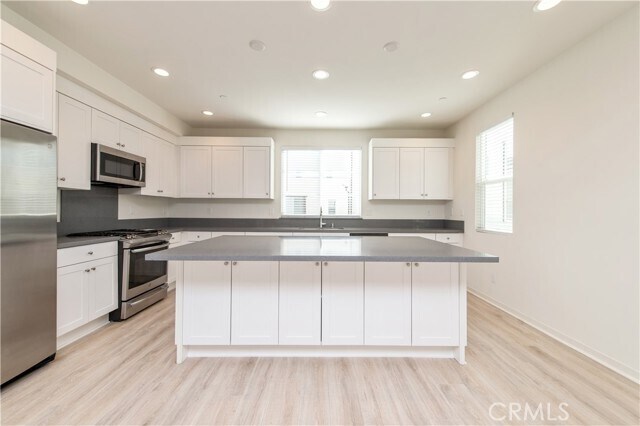 Building Photo - 155 Frame