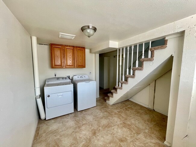 Building Photo - RENOVATED BALLARD 3 BED, 2 BATH DUPLEX UNI...