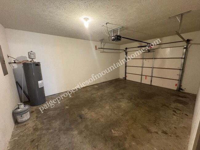 Building Photo - Grand Oak Road