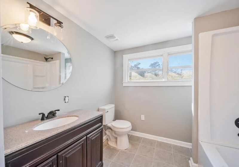 Building Photo - 1957 Broughton St