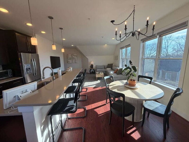 Building Photo - 1107 S Walter Reed Dr