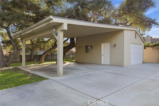 Building Photo - 1828 Royal Oaks Dr