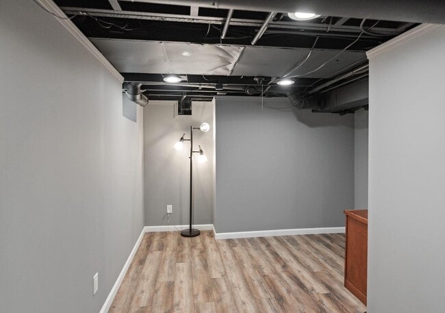 Building Photo - 986 Smith Ave