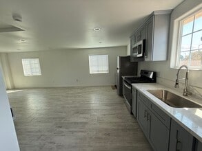 Building Photo - 521 Summerhill Dr