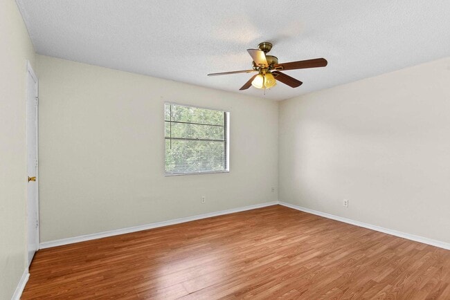 Building Photo - Fully remodeled 2 bedroom in Kissimmee available now!