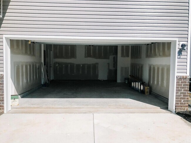 2 Car Garage - 4536 Hoboken Way