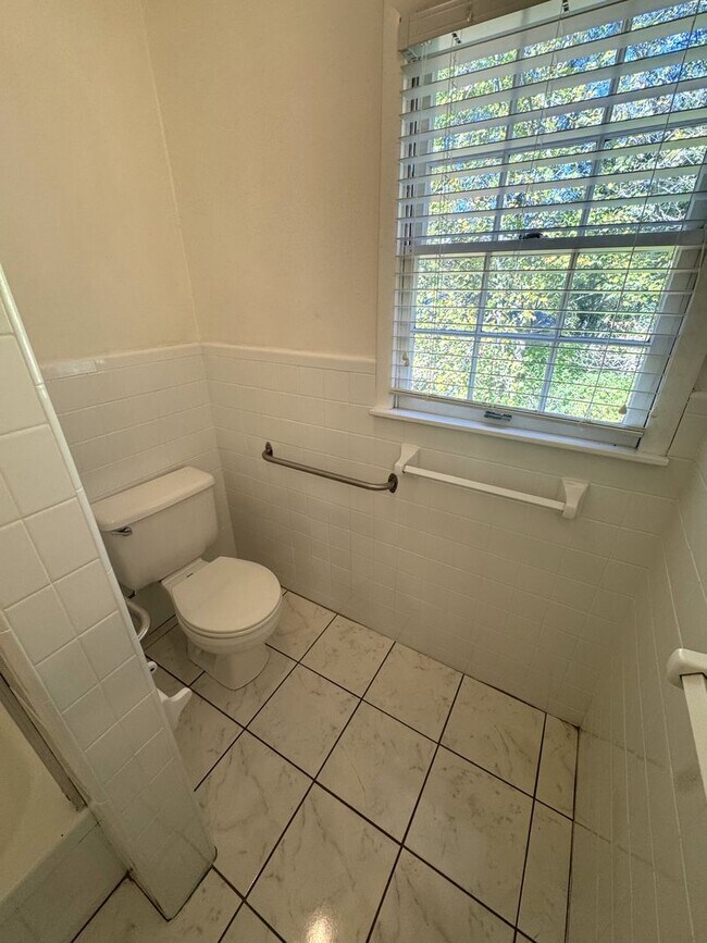 Building Photo - 5br home off S. Milledge For Rent