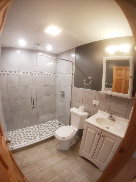 Building Photo - 3114 N Lincoln Ave