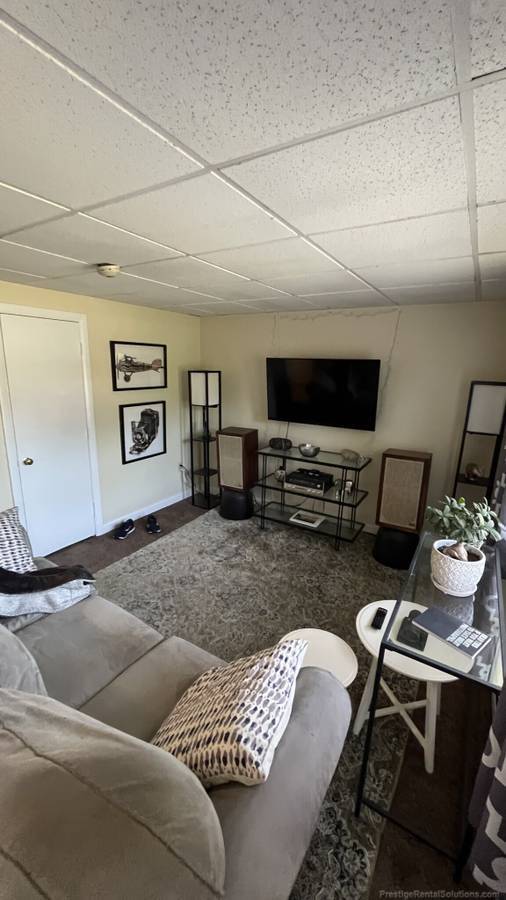 Building Photo - 140 Andover St