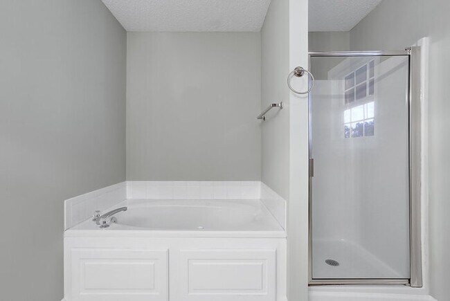 Building Photo - Freshley Painted! Updated Flooring! Centra...