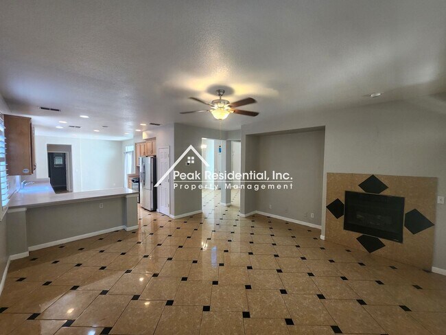 Building Photo - Spacious Stockton 5bd/3ba back up to Elkhorn Golf Club