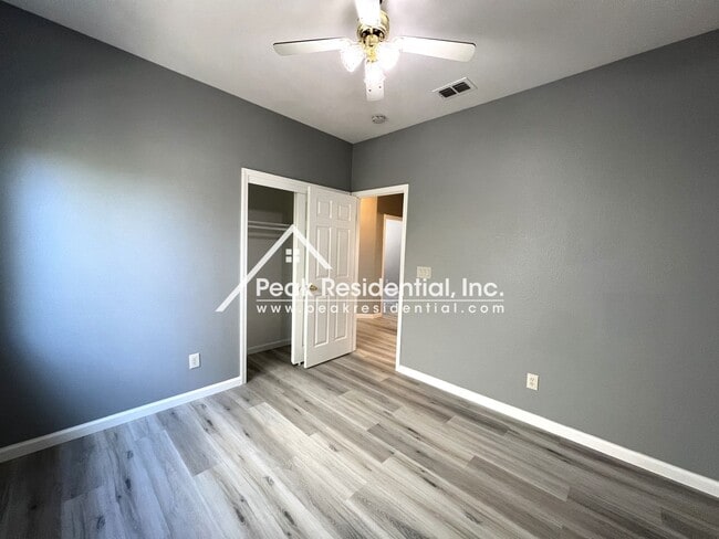 Building Photo - Spacious 4bd/2ba Elk Grove House with 3 Car Garage!