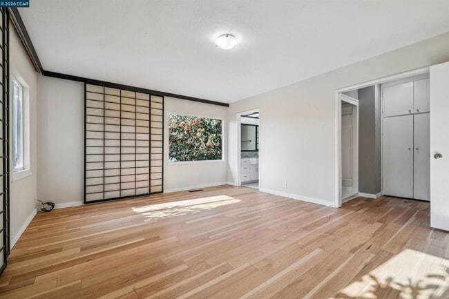 Building Photo - 818 Solana Dr