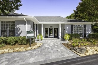 Building Photo - Evergreen Lenox Park