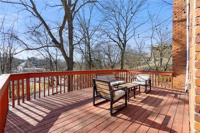 Building Photo - 494 Serpentine Dr
