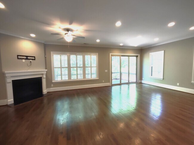 Building Photo - 6432 Fairway Row Ln