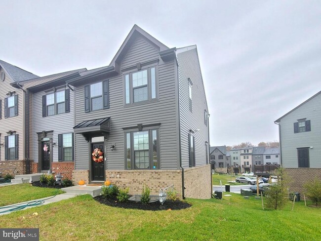 Building Photo - 1001 Rampart Dr