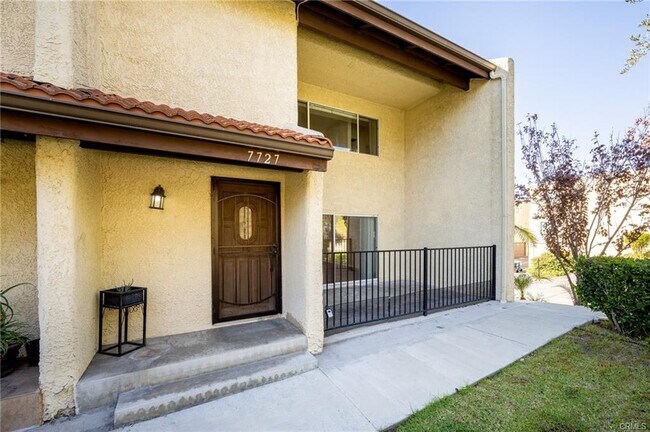 Building Photo - 7727 Vía Napoli