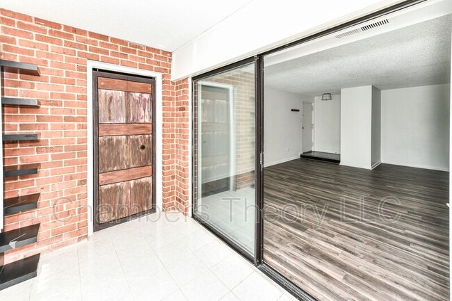 Building Photo - 10204 Bushman Dr