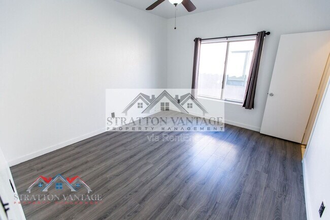 Building Photo - 16092 W Woodlands Ave