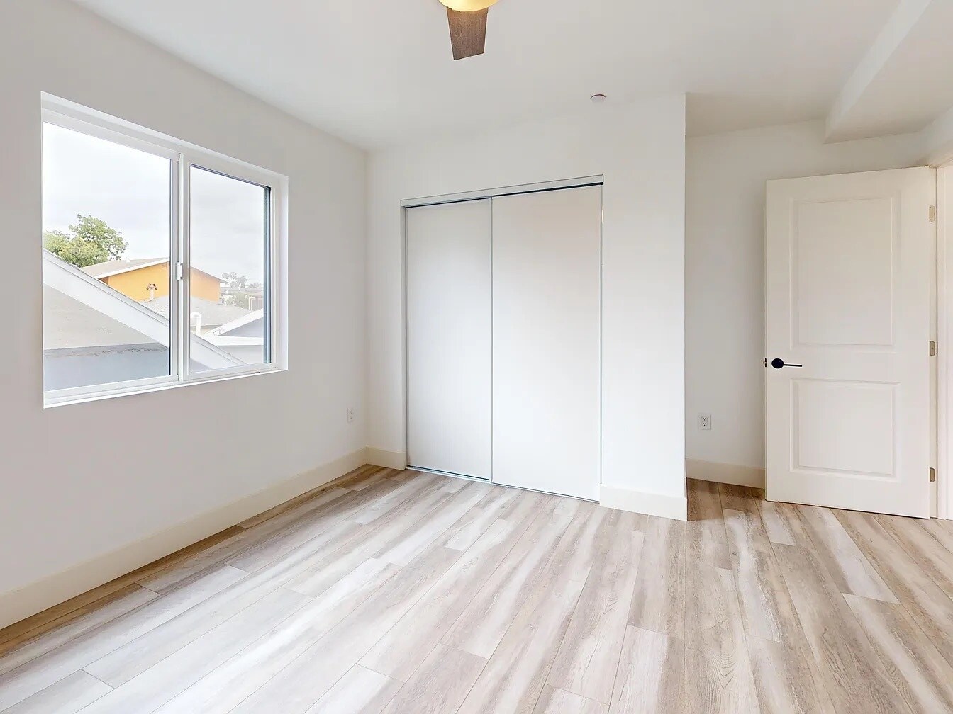 Building Photo - 1276 W 38th St