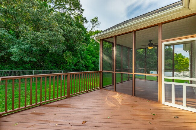 Building Photo - 7782 Prince Dr