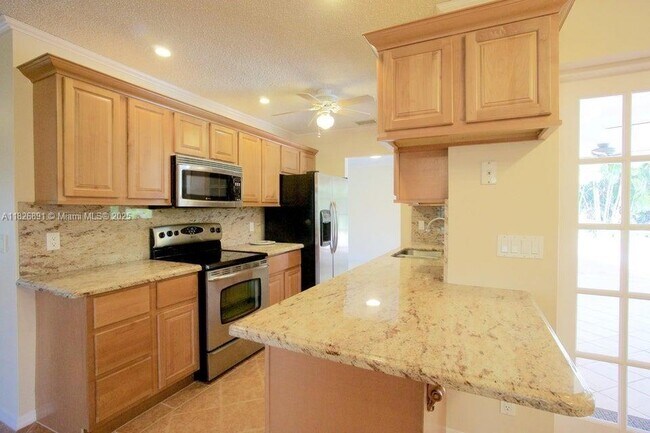 Building Photo - 4770 Holly Dr