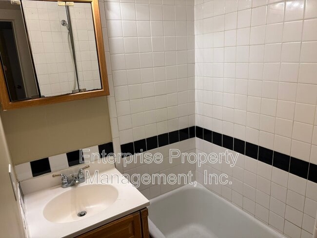 Building Photo - 2187 Court Ave