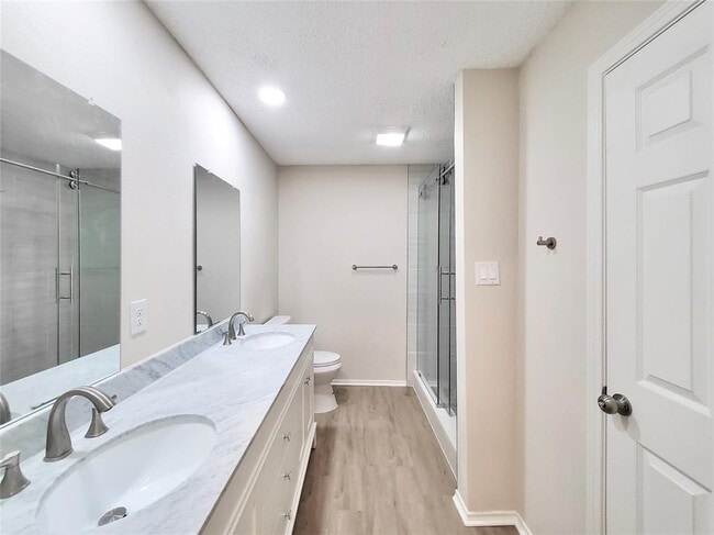 Building Photo - 9512 Meadowheath Dr