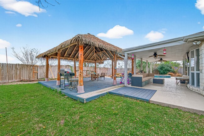 Building Photo - 805 Camelot Ln