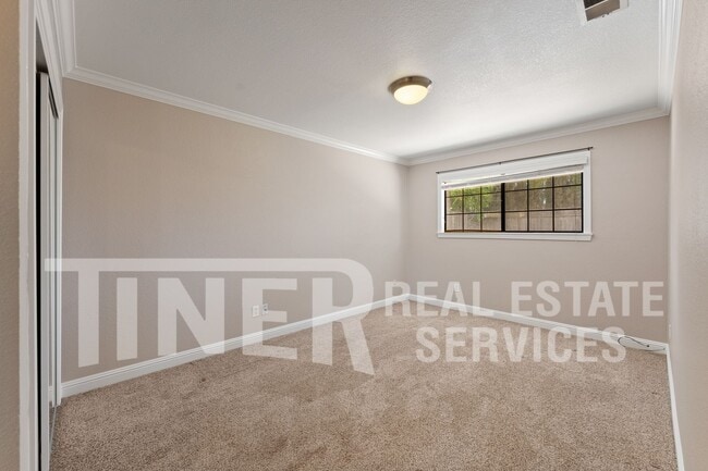 Building Photo - 8950 Salmon Falls Dr
