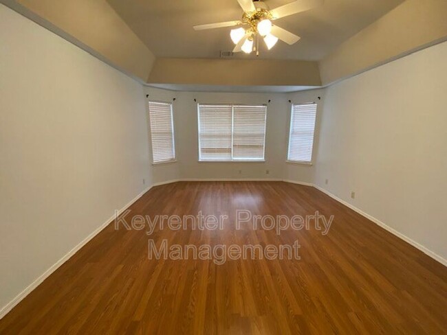 Building Photo - 1009 N Willow Ave